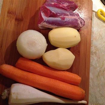 欧式蔬菜牛肉汤的做法图解1