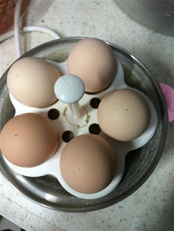 盛装五香茶叶蛋的做法步骤2