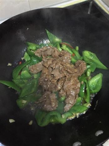 青椒炒牛肉的做法步骤7