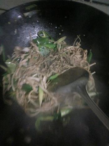 蒜苗金针菇炒肉丝的做法步骤10