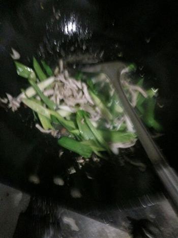 蒜苗金针菇炒肉丝的做法步骤9