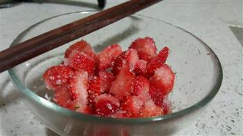 1小时-纯天然草莓蛋糕卷的做法步骤2