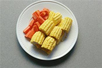 玉米炖排骨的做法图解2