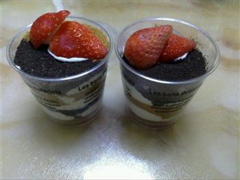 草莓木糠杯的做法步骤6