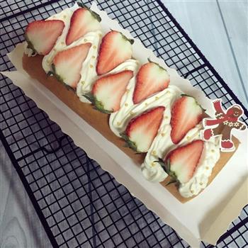 草莓奶油蛋糕卷的做法步骤14