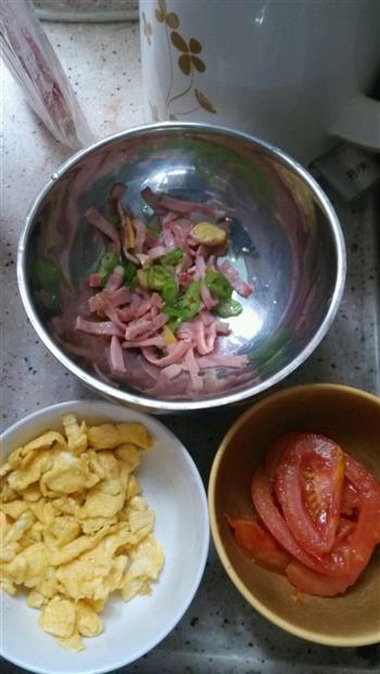 培根西红柿蛋炒饭的做法步骤3