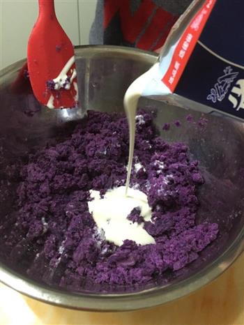 奶香紫薯春卷的做法图解3