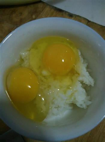 米饭鸡蛋饼的做法步骤1