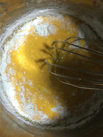 芒果奶油瑞士卷的做法步骤2
