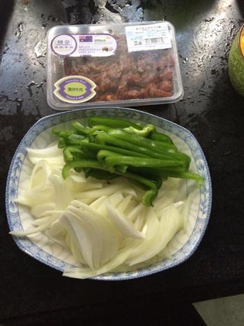 洋葱青椒炒牛肉的做法步骤1
