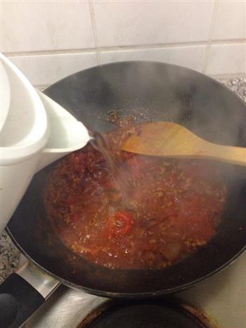 家常版番茄肉酱意面的做法步骤6