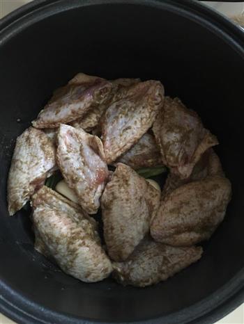 电饭锅版盐焗鸡翅的做法步骤3