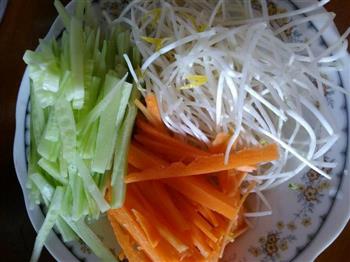 凉拌豆芽黄瓜菜的做法图解1
