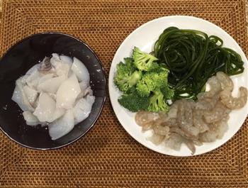 海鲜咖喱乌冬面的做法步骤1