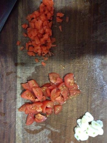 番茄金枪鱼芝士焗饭的做法步骤1