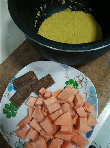 土红糖小米红薯粥的做法步骤1