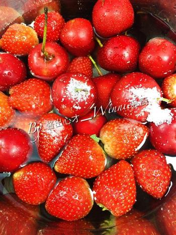 私房草莓山楂果酱的做法步骤2