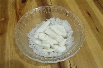 木糖醇银耳雪梨汤的做法步骤2