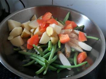 土豆，上药，胡萝卜，豆角炖排骨的做法图解2