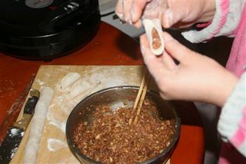 鲜肉锅贴的做法步骤6