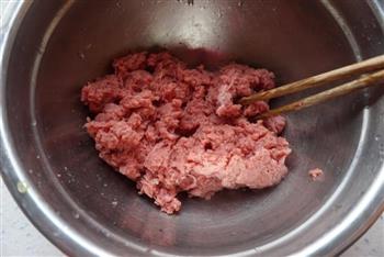 牛肉芹菜馅锅贴的做法步骤3