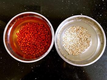 红豆薏米脊骨汤的做法图解1