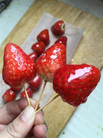 草莓冰糖葫芦的做法步骤10