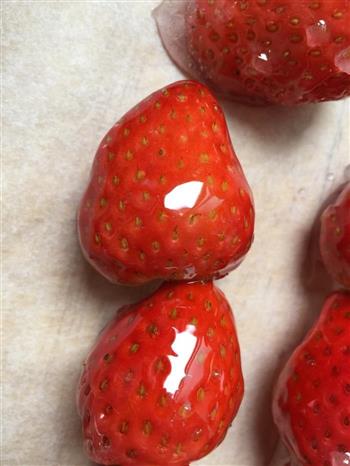 草莓冰糖葫芦的做法步骤11