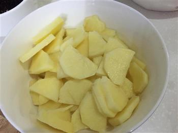 白菜土豆疙瘩汤的做法图解1