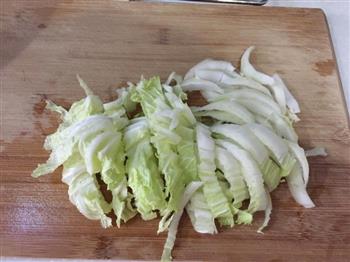 白菜土豆疙瘩汤的做法图解2