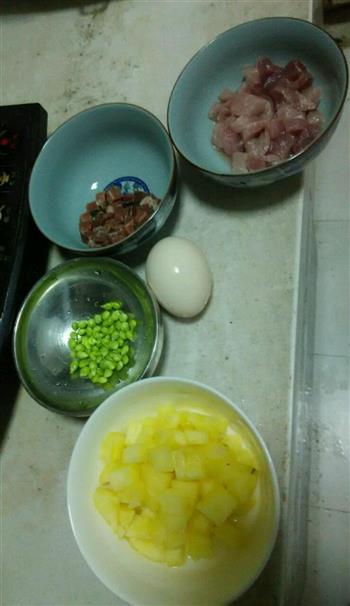 玉米菠萝火腿炒饭的做法步骤1