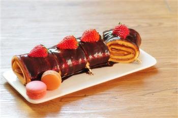 巧克力草莓蛋糕卷的做法步骤9