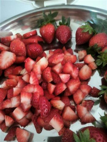 草莓裸蛋糕的做法步骤2