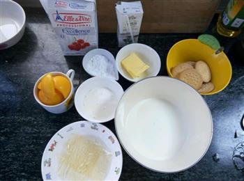 黄桃慕斯蛋糕的做法步骤1