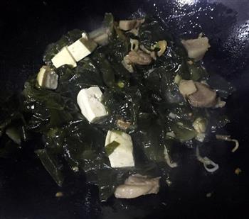 五花肉炖豆腐海带的做法图解10