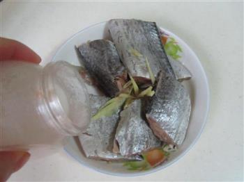 剁椒芋头烧带鱼的做法步骤1