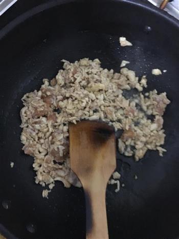 蚝油香菇鸡丁糯米烧卖的做法步骤5