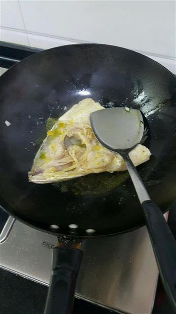 鱼头豆腐汤的做法图解1