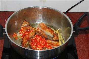 开胃美颜，酸菜炒鱼的做法图解4