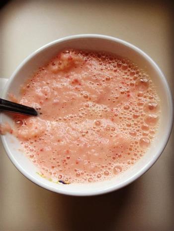 健康营养奶昔 草莓苹果奶昔的做法步骤3