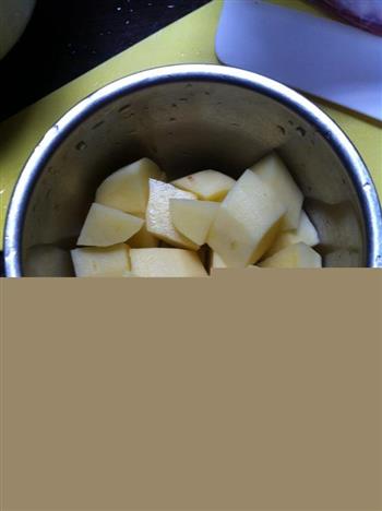 红烧排骨土豆的做法图解1
