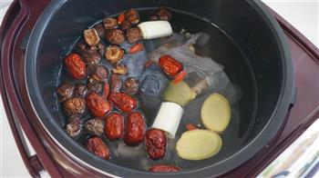 乌鸡香菇红枣汤的做法图解6