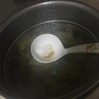 猪骨黄豆苦瓜汤的做法步骤8