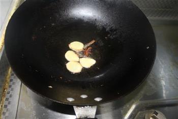 香菇烧鸡翅根的做法步骤2