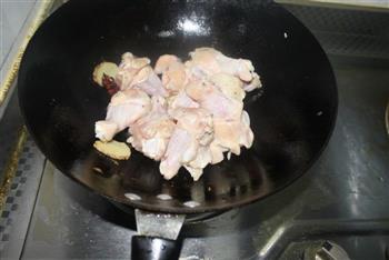 香菇烧鸡翅根的做法步骤3