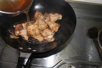 香菇烧鸡翅根的做法步骤4
