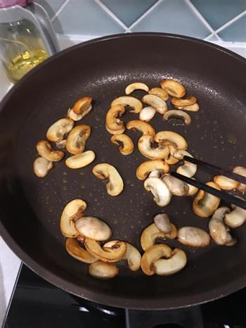 鸡胸蘑菇浓汤的做法步骤5