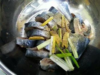 柠香煎鲅鱼的做法步骤3