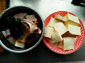 新手零失败的豆腐炖鱼的做法步骤1