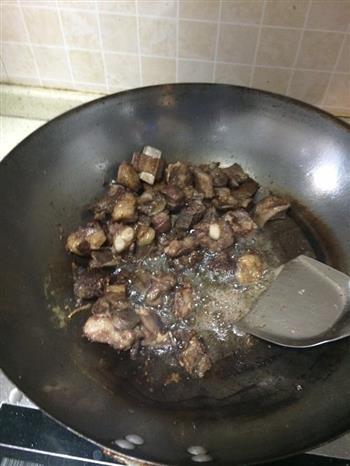 香辣红酒豆豉排骨牛肉混合干锅的做法图解1